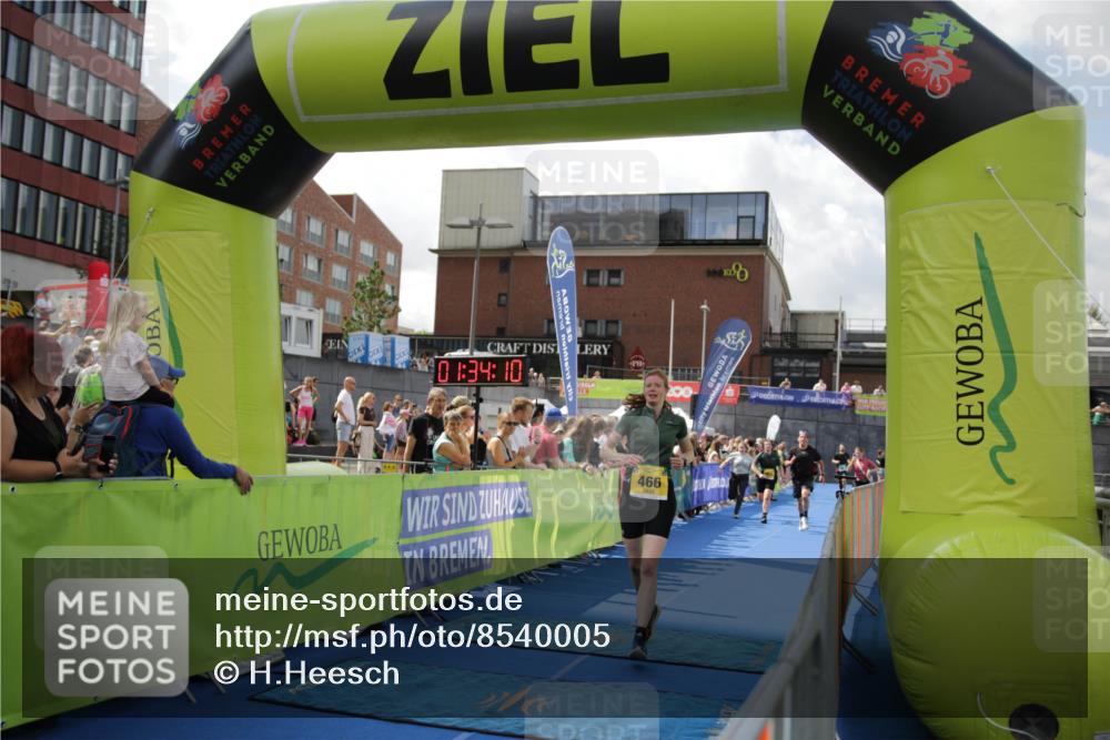 10.08.2025 - GEWOBA Citytriathlon Bremen H.Heesch http://msf.ph/oto/8540005 10.08.2025 11:37:47 Ziel 466, 492 meine-sportfotos.de