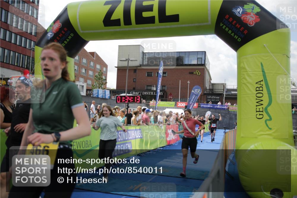 10.08.2025 - GEWOBA Citytriathlon Bremen H.Heesch http://msf.ph/oto/8540011 10.08.2025 11:37:50 Ziel 89, 237, 453, 466, 492 meine-sportfotos.de