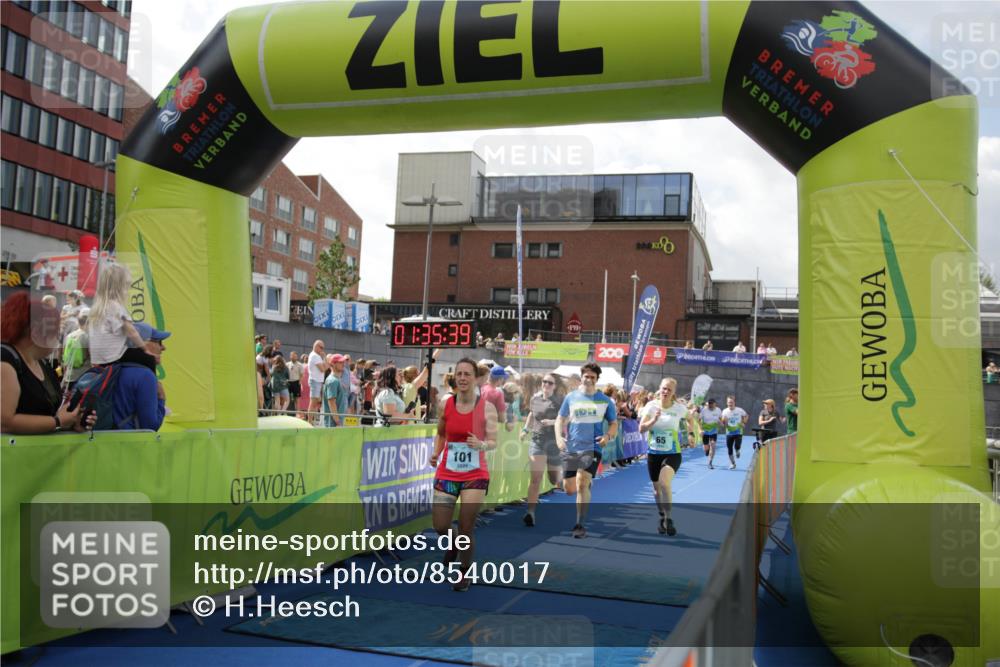 10.08.2025 - GEWOBA Citytriathlon Bremen H.Heesch http://msf.ph/oto/8540017 10.08.2025 11:39:17 Ziel 65, 101, 427 meine-sportfotos.de