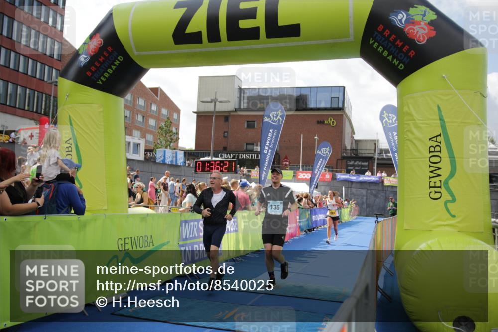 10.08.2025 - GEWOBA Citytriathlon Bremen H.Heesch http://msf.ph/oto/8540025 10.08.2025 11:39:57 Ziel 3, 87, 95, 135 meine-sportfotos.de
