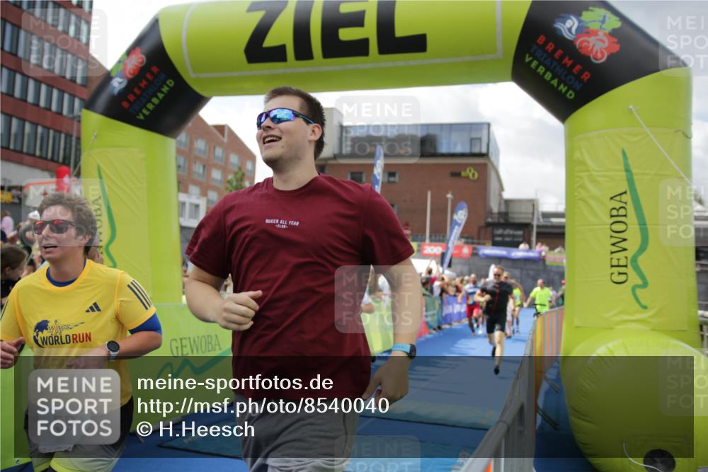 10.08.2025 - GEWOBA Citytriathlon Bremen H.Heesch http://msf.ph/oto/8540040 10.08.2025 11:41:36 Ziel 59, 444 meine-sportfotos.de