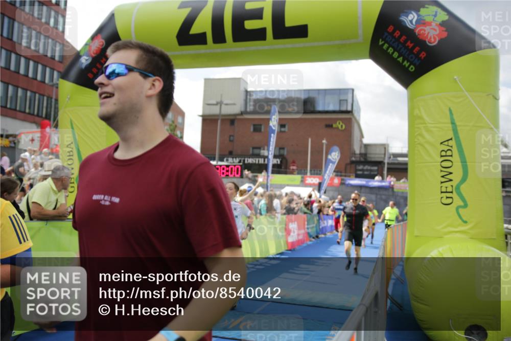 10.08.2025 - GEWOBA Citytriathlon Bremen H.Heesch http://msf.ph/oto/8540042 10.08.2025 11:41:37 Ziel 59, 444 meine-sportfotos.de