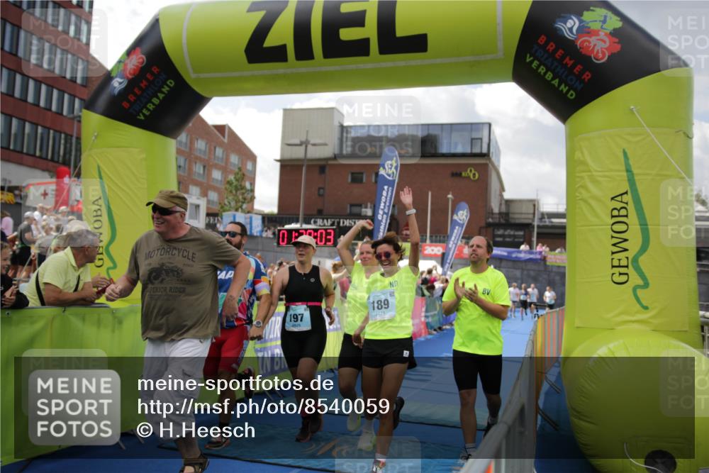 10.08.2025 - GEWOBA Citytriathlon Bremen H.Heesch http://msf.ph/oto/8540059 10.08.2025 11:41:40 Ziel 59, 189, 197, 444 meine-sportfotos.de