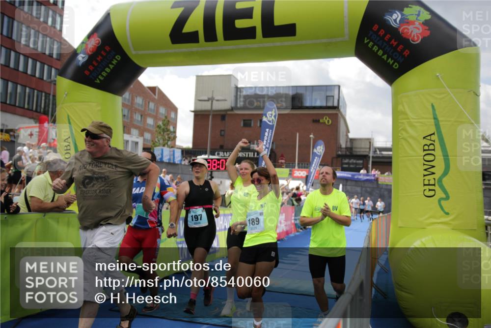 10.08.2025 - GEWOBA Citytriathlon Bremen H.Heesch http://msf.ph/oto/8540060 10.08.2025 11:41:41 Ziel 15, 59, 189, 197, 444 meine-sportfotos.de
