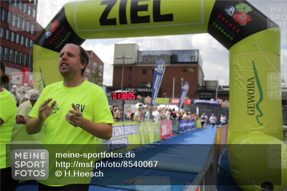 10.08.2025 - GEWOBA Citytriathlon Bremen H.Heesch http://msf.ph/oto/8540067 10.08.2025 11:41:42 Ziel 15, 59, 189, 197, 444 meine-sportfotos.de