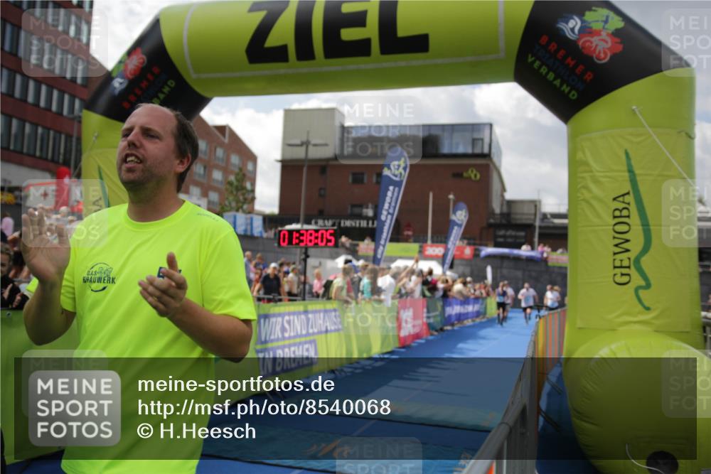 10.08.2025 - GEWOBA Citytriathlon Bremen H.Heesch http://msf.ph/oto/8540068 10.08.2025 11:41:42 Ziel 15, 59, 189, 197, 444 meine-sportfotos.de