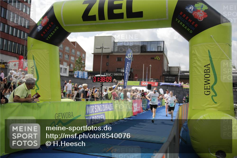 10.08.2025 - GEWOBA Citytriathlon Bremen H.Heesch http://msf.ph/oto/8540076 10.08.2025 11:41:46 Ziel 15, 59, 189, 197 meine-sportfotos.de