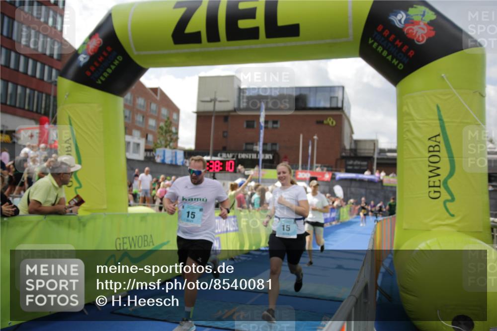 10.08.2025 - GEWOBA Citytriathlon Bremen H.Heesch http://msf.ph/oto/8540081 10.08.2025 11:41:47 Ziel 15, 59, 189, 197 meine-sportfotos.de