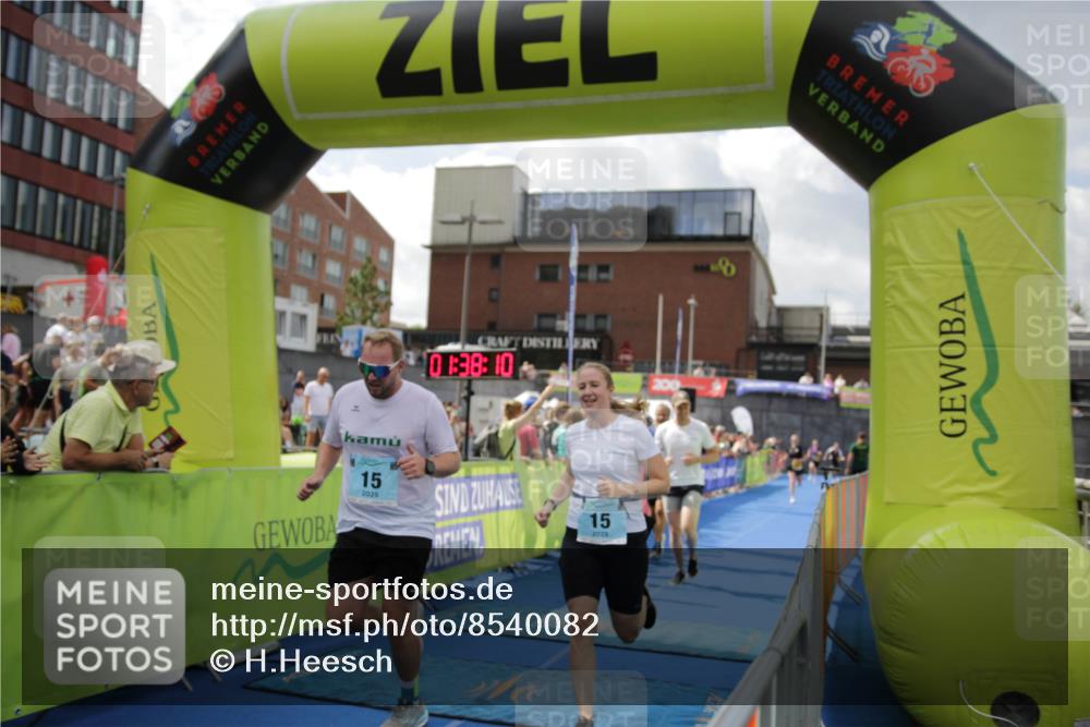 10.08.2025 - GEWOBA Citytriathlon Bremen H.Heesch http://msf.ph/oto/8540082 10.08.2025 11:41:47 Ziel 15, 59, 189, 197 meine-sportfotos.de