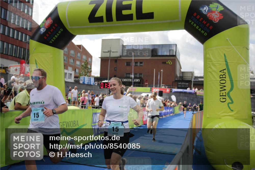 10.08.2025 - GEWOBA Citytriathlon Bremen H.Heesch http://msf.ph/oto/8540085 10.08.2025 11:41:48 Ziel 15, 189, 197 meine-sportfotos.de
