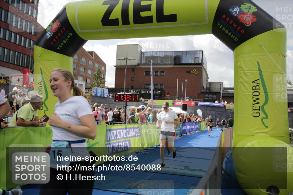 10.08.2025 - GEWOBA Citytriathlon Bremen H.Heesch http://msf.ph/oto/8540088 10.08.2025 11:41:48 Ziel 15, 189, 197 meine-sportfotos.de