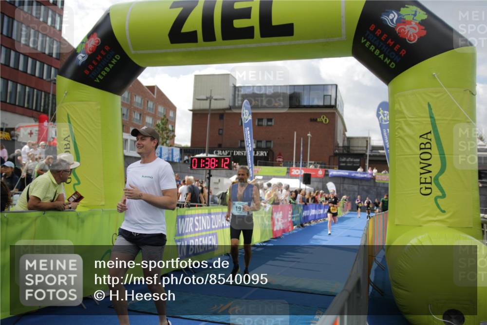 10.08.2025 - GEWOBA Citytriathlon Bremen H.Heesch http://msf.ph/oto/8540095 10.08.2025 11:41:49 Ziel 15, 189, 191, 197 meine-sportfotos.de