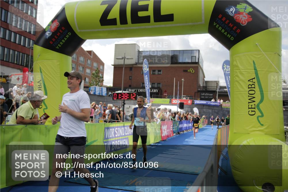 10.08.2025 - GEWOBA Citytriathlon Bremen H.Heesch http://msf.ph/oto/8540096 10.08.2025 11:41:49 Ziel 15, 189, 191, 197 meine-sportfotos.de