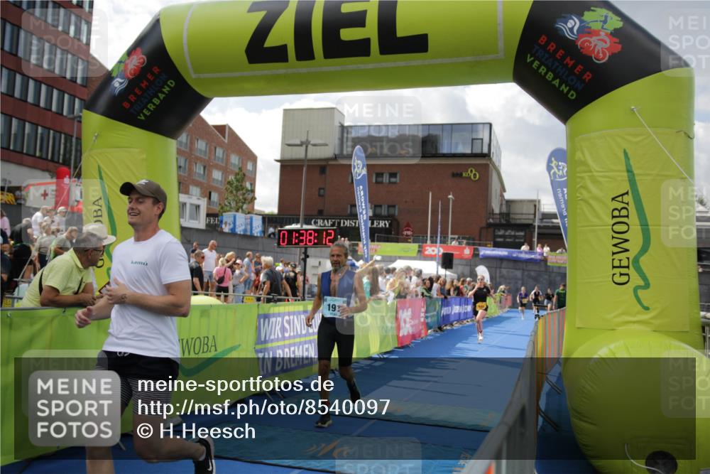 10.08.2025 - GEWOBA Citytriathlon Bremen H.Heesch http://msf.ph/oto/8540097 10.08.2025 11:41:49 Ziel 15, 189, 191, 197 meine-sportfotos.de