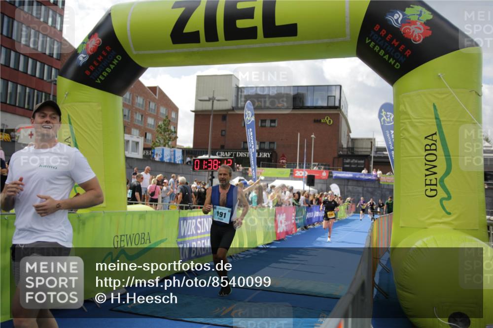 10.08.2025 - GEWOBA Citytriathlon Bremen H.Heesch http://msf.ph/oto/8540099 10.08.2025 11:41:50 Ziel 15, 189, 191, 197 meine-sportfotos.de