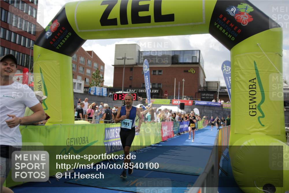 10.08.2025 - GEWOBA Citytriathlon Bremen H.Heesch http://msf.ph/oto/8540100 10.08.2025 11:41:50 Ziel 15, 189, 191, 197 meine-sportfotos.de