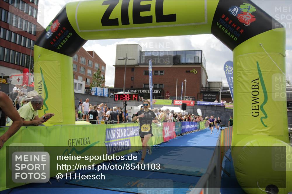 10.08.2025 - GEWOBA Citytriathlon Bremen H.Heesch http://msf.ph/oto/8540103 10.08.2025 11:41:51 Ziel 15, 189, 191, 197, 440 meine-sportfotos.de