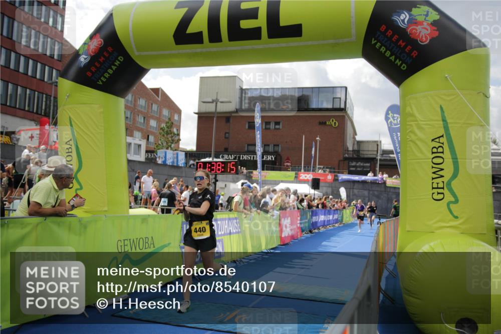 10.08.2025 - GEWOBA Citytriathlon Bremen H.Heesch http://msf.ph/oto/8540107 10.08.2025 11:41:52 Ziel 15, 189, 191, 197, 440 meine-sportfotos.de