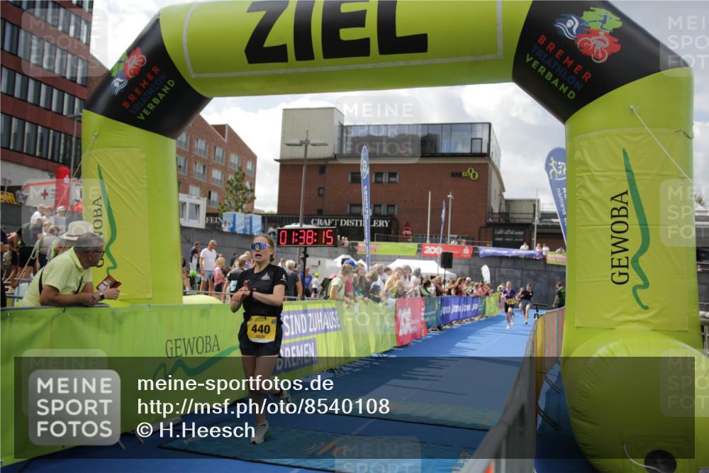 10.08.2025 - GEWOBA Citytriathlon Bremen H.Heesch http://msf.ph/oto/8540108 10.08.2025 11:41:52 Ziel 15, 189, 191, 197, 440 meine-sportfotos.de