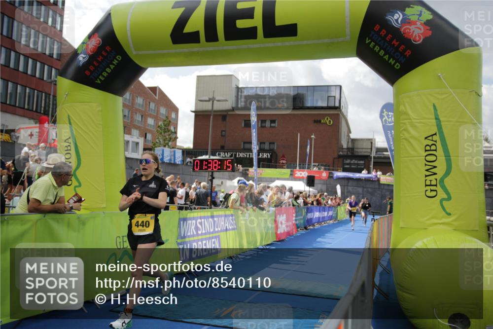 10.08.2025 - GEWOBA Citytriathlon Bremen H.Heesch http://msf.ph/oto/8540110 10.08.2025 11:41:52 Ziel 15, 189, 191, 197, 440 meine-sportfotos.de