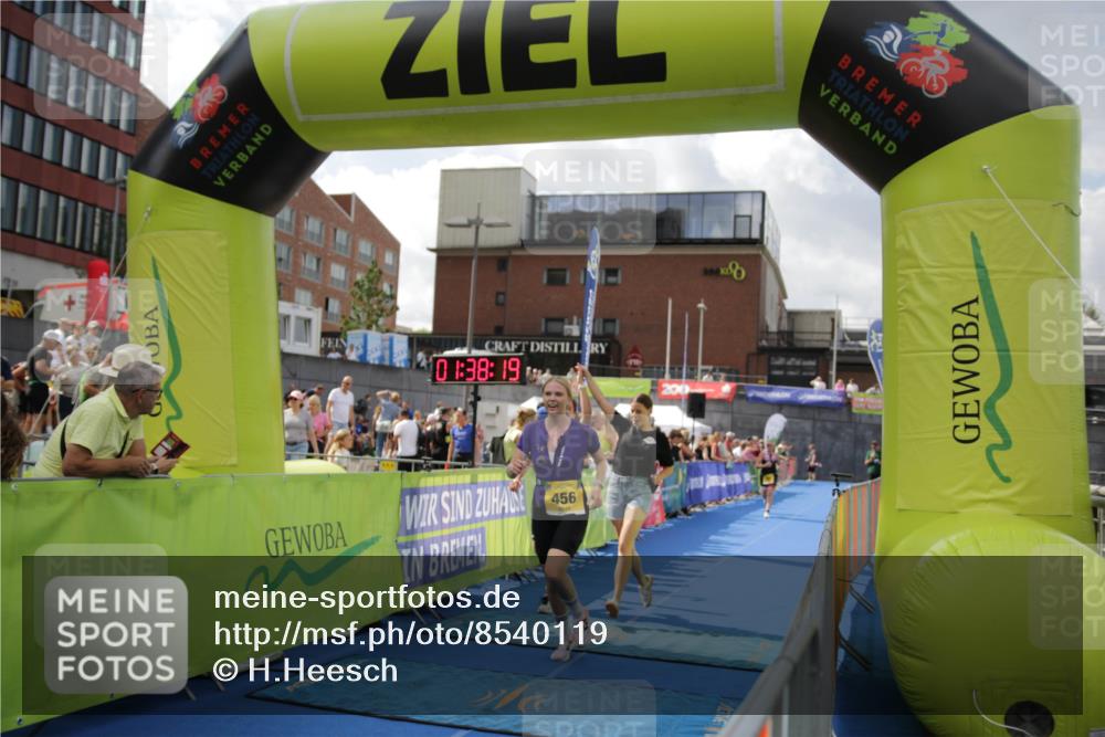 10.08.2025 - GEWOBA Citytriathlon Bremen H.Heesch http://msf.ph/oto/8540119 10.08.2025 11:41:56 Ziel 191, 440, 451, 456 meine-sportfotos.de