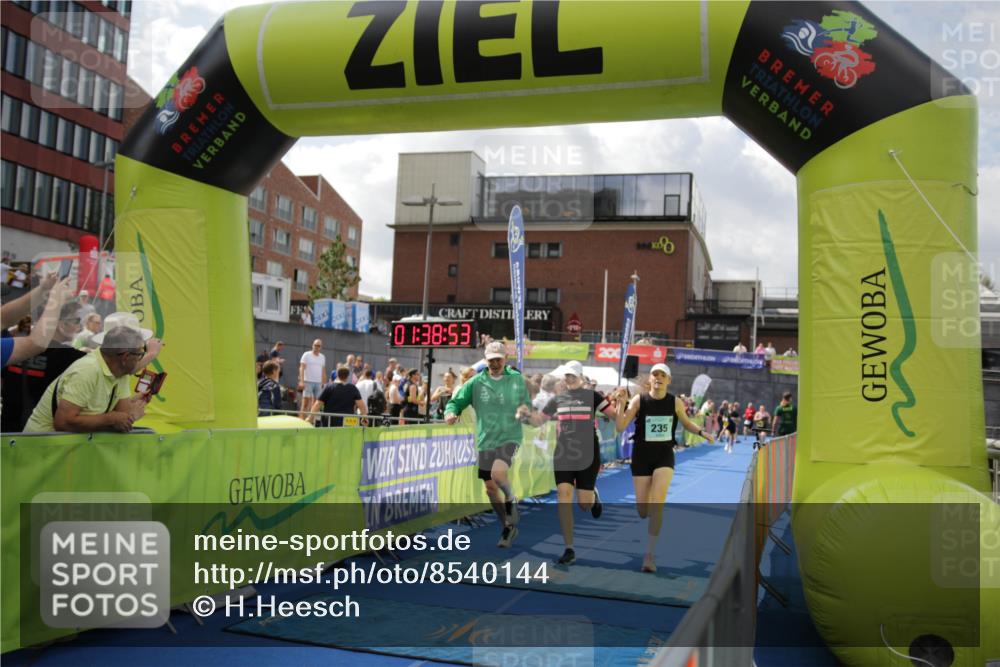 10.08.2025 - GEWOBA Citytriathlon Bremen H.Heesch http://msf.ph/oto/8540144 10.08.2025 11:42:30 Ziel 235 meine-sportfotos.de