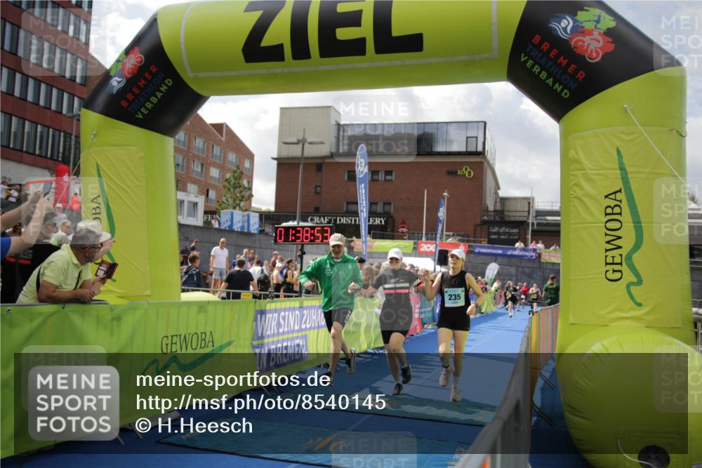 10.08.2025 - GEWOBA Citytriathlon Bremen H.Heesch http://msf.ph/oto/8540145 10.08.2025 11:42:30 Ziel 235 meine-sportfotos.de
