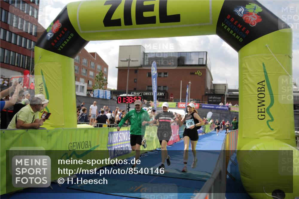 10.08.2025 - GEWOBA Citytriathlon Bremen H.Heesch http://msf.ph/oto/8540146 10.08.2025 11:42:30 Ziel 235 meine-sportfotos.de