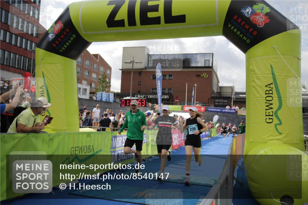 10.08.2025 - GEWOBA Citytriathlon Bremen H.Heesch http://msf.ph/oto/8540147 10.08.2025 11:42:30 Ziel 235 meine-sportfotos.de