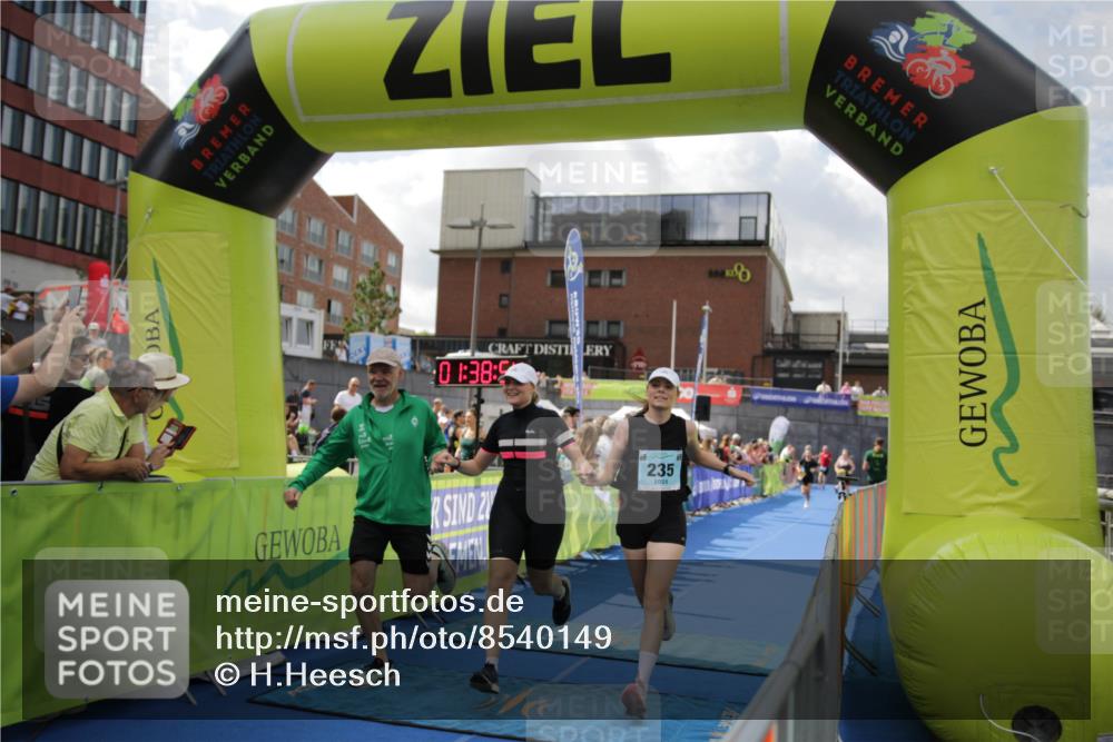 10.08.2025 - GEWOBA Citytriathlon Bremen H.Heesch http://msf.ph/oto/8540149 10.08.2025 11:42:31 Ziel 235, 476 meine-sportfotos.de