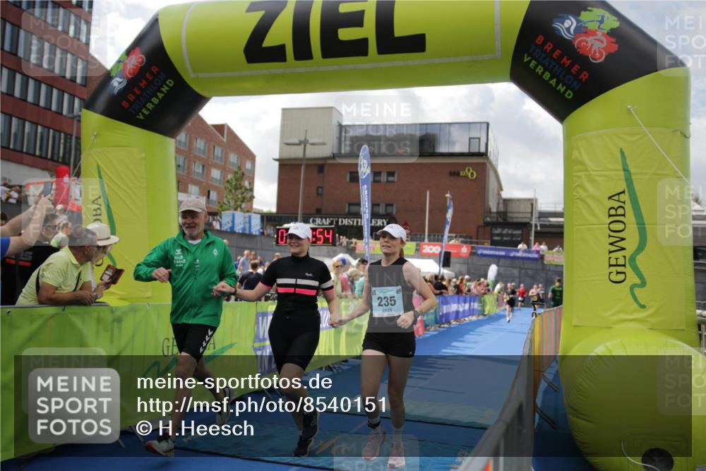 10.08.2025 - GEWOBA Citytriathlon Bremen H.Heesch http://msf.ph/oto/8540151 10.08.2025 11:42:31 Ziel 235, 476 meine-sportfotos.de
