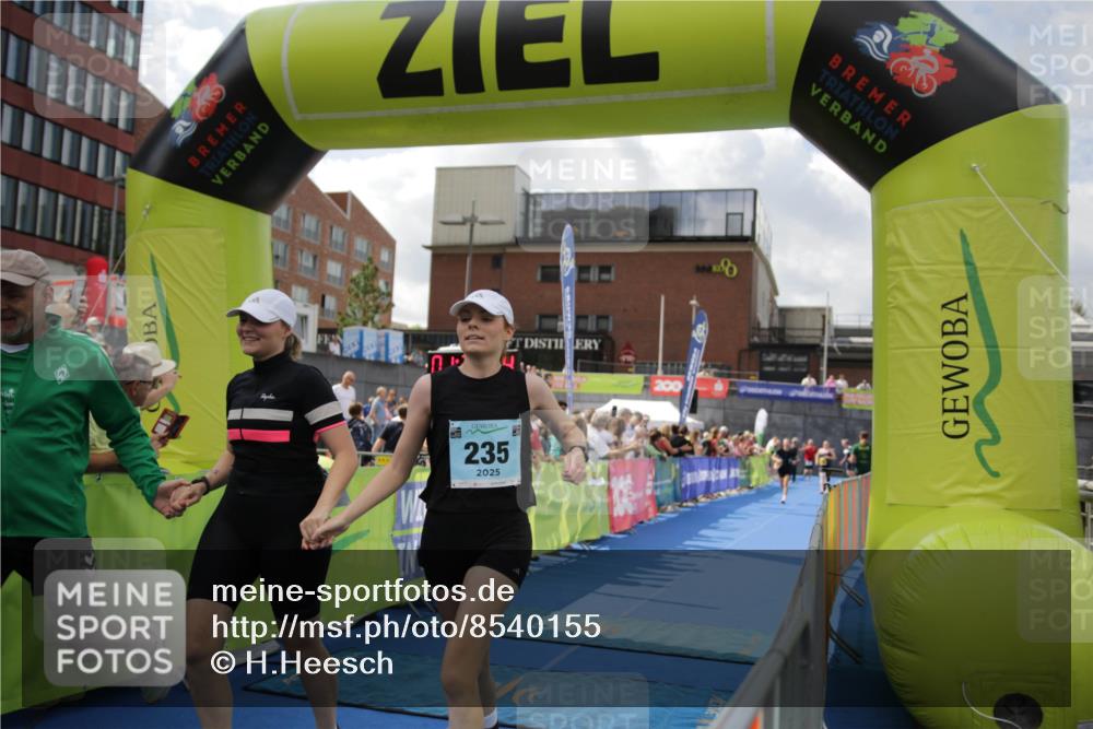10.08.2025 - GEWOBA Citytriathlon Bremen H.Heesch http://msf.ph/oto/8540155 10.08.2025 11:42:31 Ziel 235, 476 meine-sportfotos.de