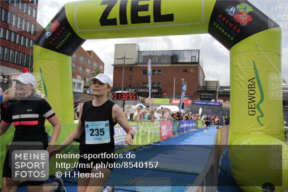 10.08.2025 - GEWOBA Citytriathlon Bremen H.Heesch http://msf.ph/oto/8540157 10.08.2025 11:42:32 Ziel 235, 476 meine-sportfotos.de