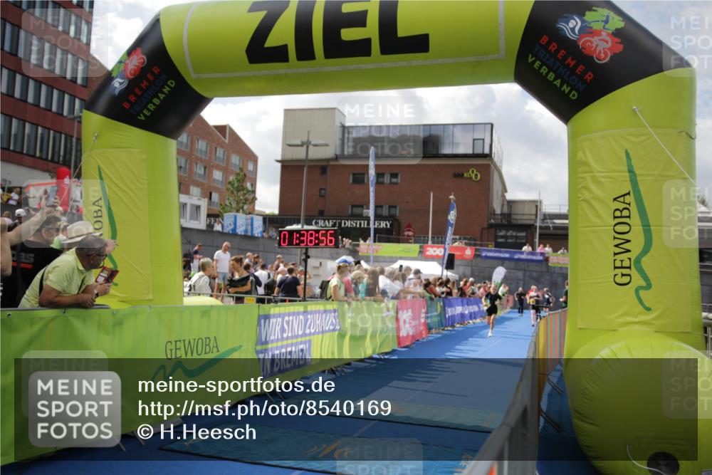 10.08.2025 - GEWOBA Citytriathlon Bremen H.Heesch http://msf.ph/oto/8540169 10.08.2025 11:42:33 Ziel 235, 476 meine-sportfotos.de