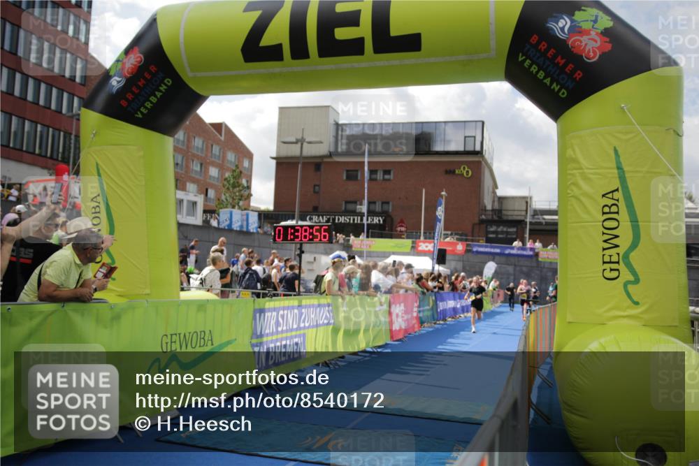 10.08.2025 - GEWOBA Citytriathlon Bremen H.Heesch http://msf.ph/oto/8540172 10.08.2025 11:42:33 Ziel 235, 476 meine-sportfotos.de