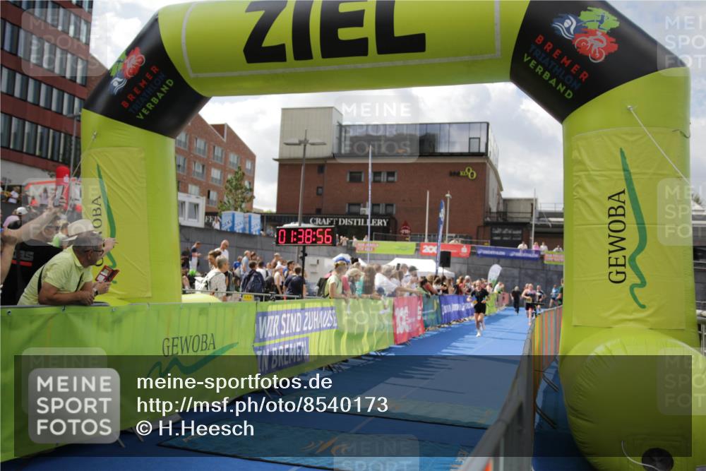 10.08.2025 - GEWOBA Citytriathlon Bremen H.Heesch http://msf.ph/oto/8540173 10.08.2025 11:42:33 Ziel 235, 476 meine-sportfotos.de
