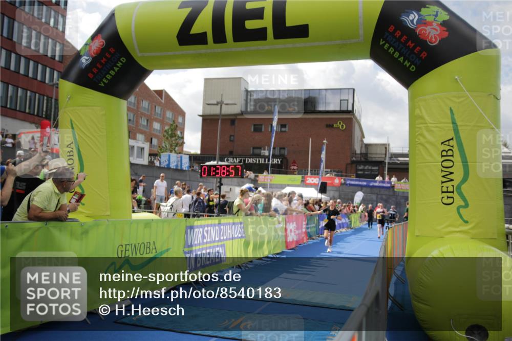 10.08.2025 - GEWOBA Citytriathlon Bremen H.Heesch http://msf.ph/oto/8540183 10.08.2025 11:42:34 Ziel 235, 476 meine-sportfotos.de