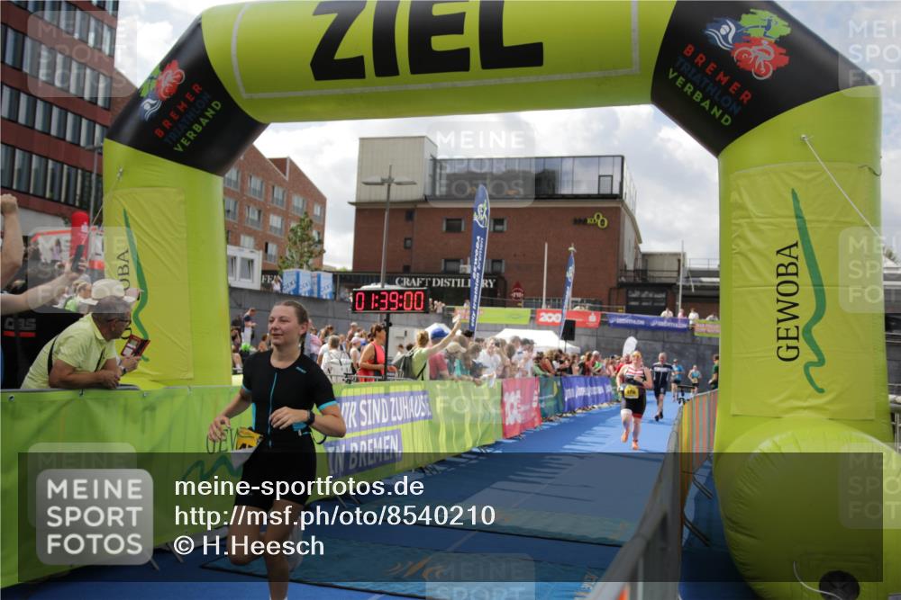 10.08.2025 - GEWOBA Citytriathlon Bremen H.Heesch http://msf.ph/oto/8540210 10.08.2025 11:42:37 Ziel 235, 447, 476 meine-sportfotos.de