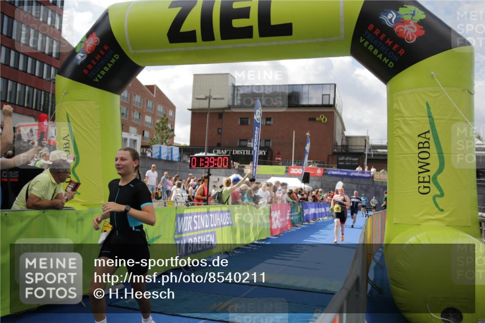 10.08.2025 - GEWOBA Citytriathlon Bremen H.Heesch http://msf.ph/oto/8540211 10.08.2025 11:42:37 Ziel 235, 447, 476 meine-sportfotos.de