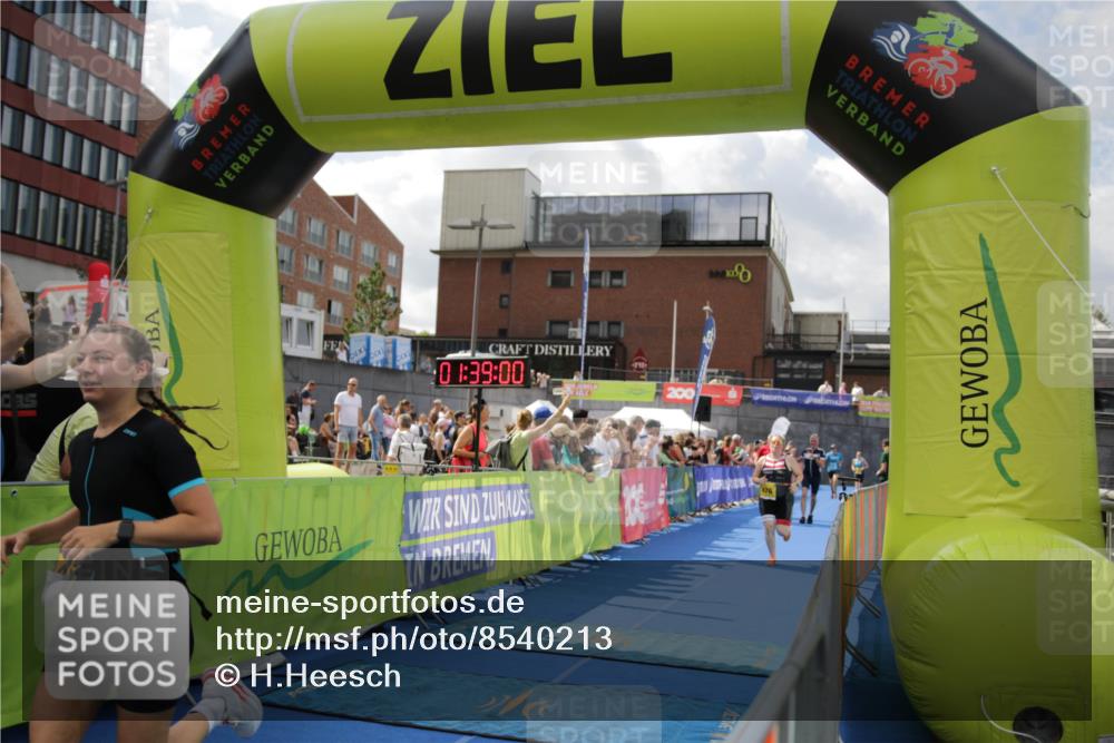 10.08.2025 - GEWOBA Citytriathlon Bremen H.Heesch http://msf.ph/oto/8540213 10.08.2025 11:42:37 Ziel 235, 447, 476 meine-sportfotos.de