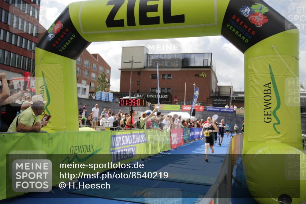 10.08.2025 - GEWOBA Citytriathlon Bremen H.Heesch http://msf.ph/oto/8540219 10.08.2025 11:42:38 Ziel 235, 447, 476 meine-sportfotos.de