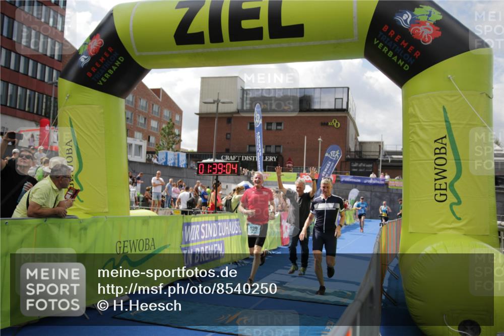 10.08.2025 - GEWOBA Citytriathlon Bremen H.Heesch http://msf.ph/oto/8540250 10.08.2025 11:42:41 Ziel 139, 235, 447, 476 meine-sportfotos.de