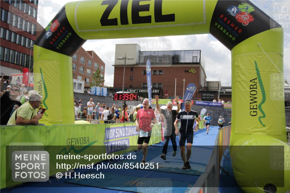 10.08.2025 - GEWOBA Citytriathlon Bremen H.Heesch http://msf.ph/oto/8540251 10.08.2025 11:42:41 Ziel 139, 235, 447, 476 meine-sportfotos.de