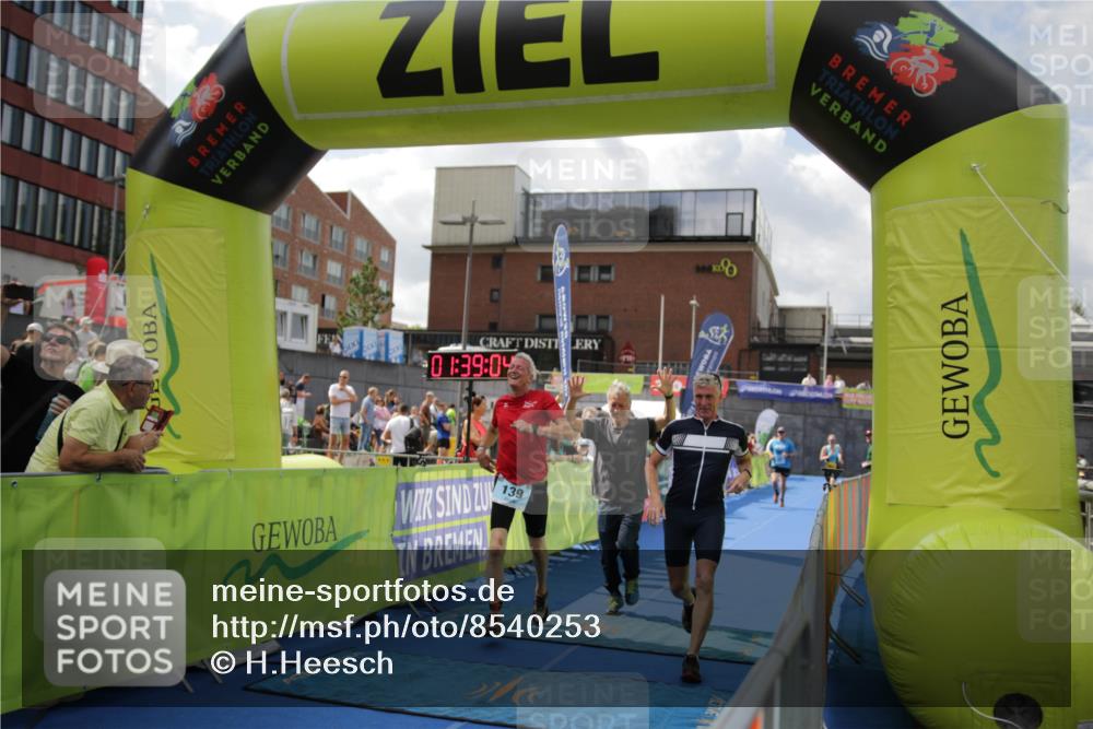 10.08.2025 - GEWOBA Citytriathlon Bremen H.Heesch http://msf.ph/oto/8540253 10.08.2025 11:42:41 Ziel 139, 235, 447, 476 meine-sportfotos.de