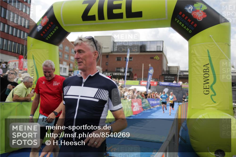 10.08.2025 - GEWOBA Citytriathlon Bremen H.Heesch http://msf.ph/oto/8540269 10.08.2025 11:42:43 Ziel 139, 447, 476 meine-sportfotos.de