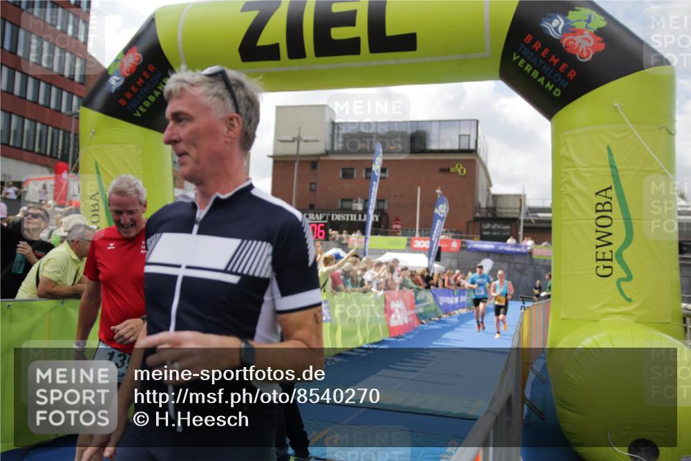 10.08.2025 - GEWOBA Citytriathlon Bremen H.Heesch http://msf.ph/oto/8540270 10.08.2025 11:42:43 Ziel 139, 447, 476 meine-sportfotos.de