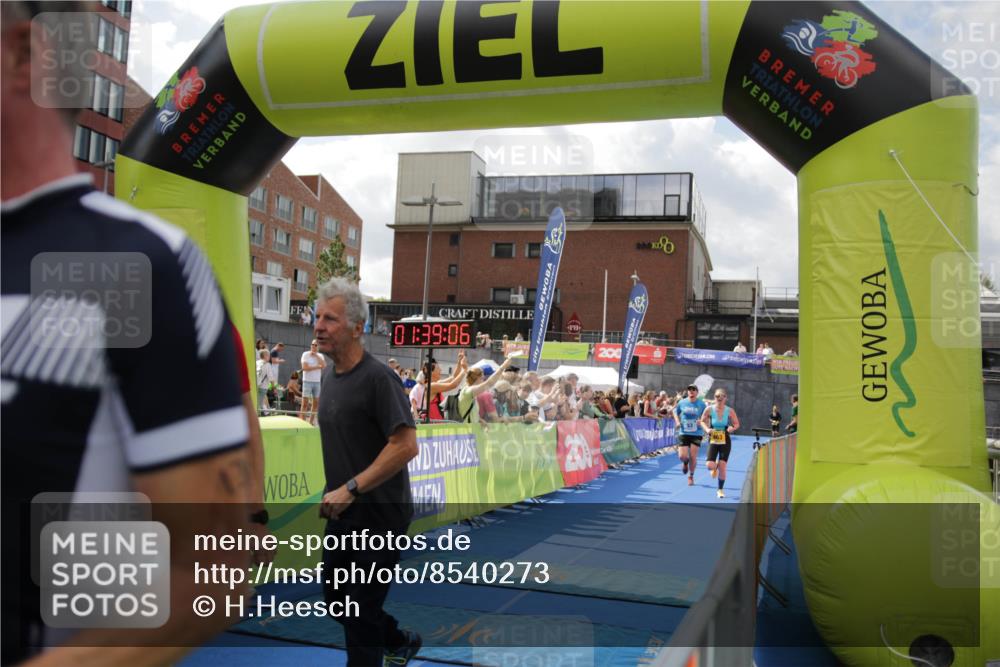 10.08.2025 - GEWOBA Citytriathlon Bremen H.Heesch http://msf.ph/oto/8540273 10.08.2025 11:42:43 Ziel 139, 447, 476 meine-sportfotos.de