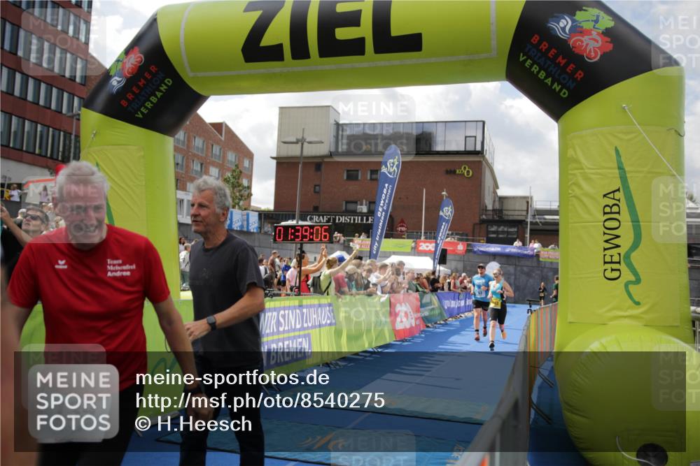 10.08.2025 - GEWOBA Citytriathlon Bremen H.Heesch http://msf.ph/oto/8540275 10.08.2025 11:42:44 Ziel 139, 447, 476 meine-sportfotos.de