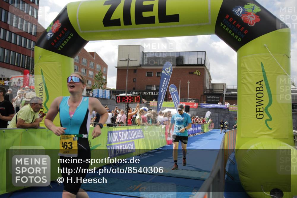 10.08.2025 - GEWOBA Citytriathlon Bremen H.Heesch http://msf.ph/oto/8540306 10.08.2025 11:42:47 Ziel 53, 139, 447, 463 meine-sportfotos.de
