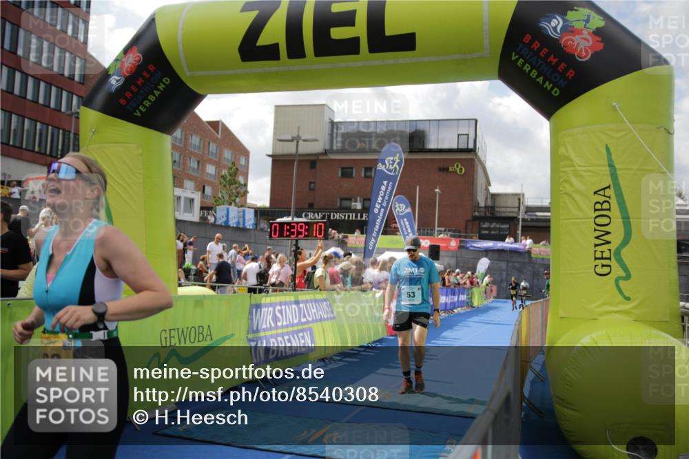 10.08.2025 - GEWOBA Citytriathlon Bremen H.Heesch http://msf.ph/oto/8540308 10.08.2025 11:42:47 Ziel 53, 139, 447, 463 meine-sportfotos.de